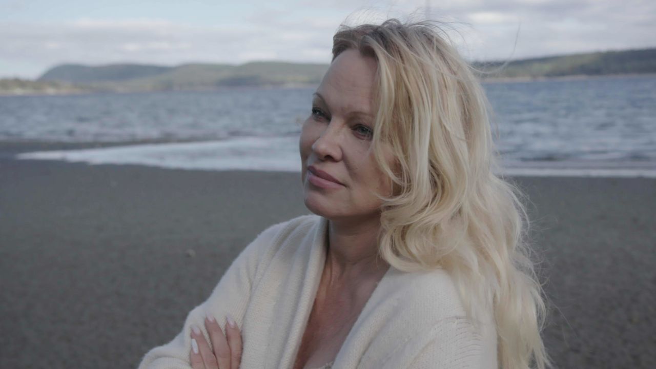 «Pamela, una historia de amor» ayuda a Pamela Anderson a recuperar la narrativa de su vida