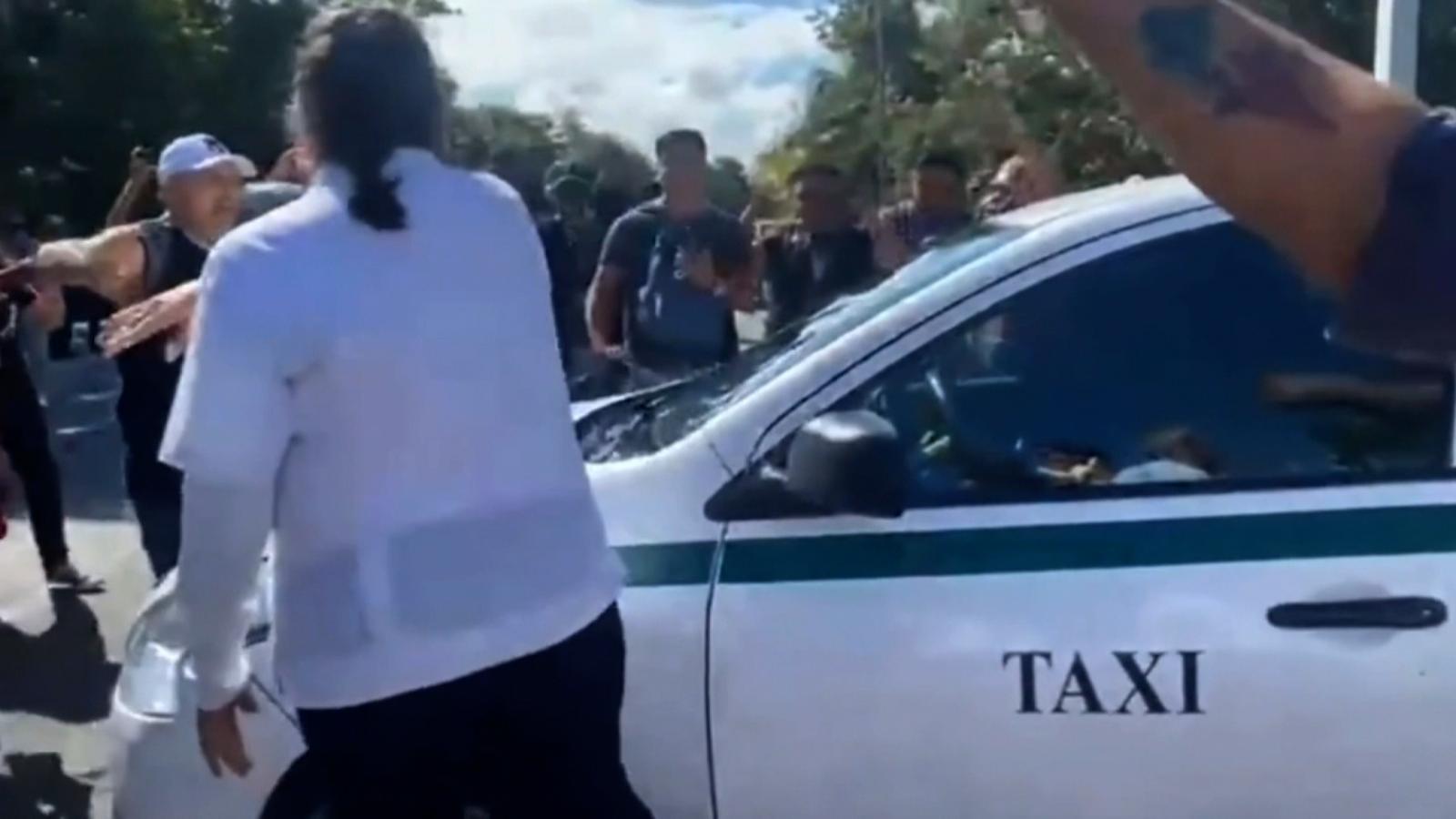 El testimonio de 2 afectados por pelea entre taxistas y Uber en Cancún