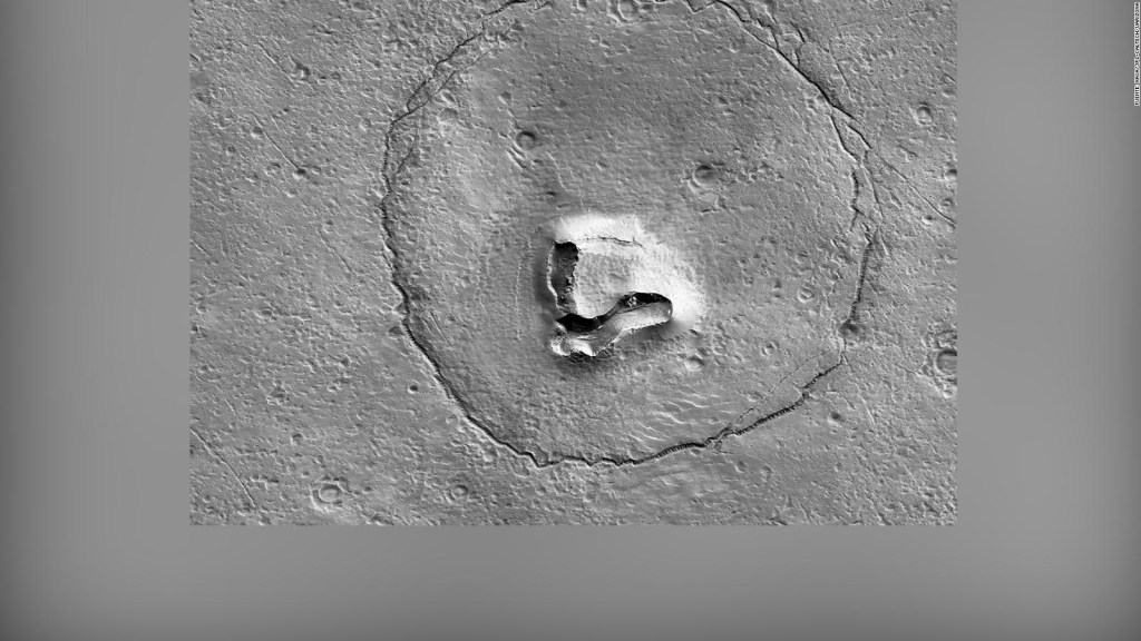 NASA fotografía una formación rocosa en Marte que parece un oso