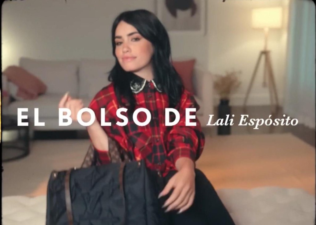 Spanish Vogue magazine wants to know what Lali Espósito is carrying in her bag.  From the scarf that protects her throat, to her toy for her sexual health, these are the essentials of the Argentine actress and singer.