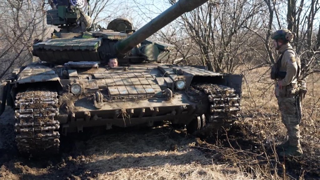 CNN Reporter Shows You How Ukraine Fights Using Soviet Tank