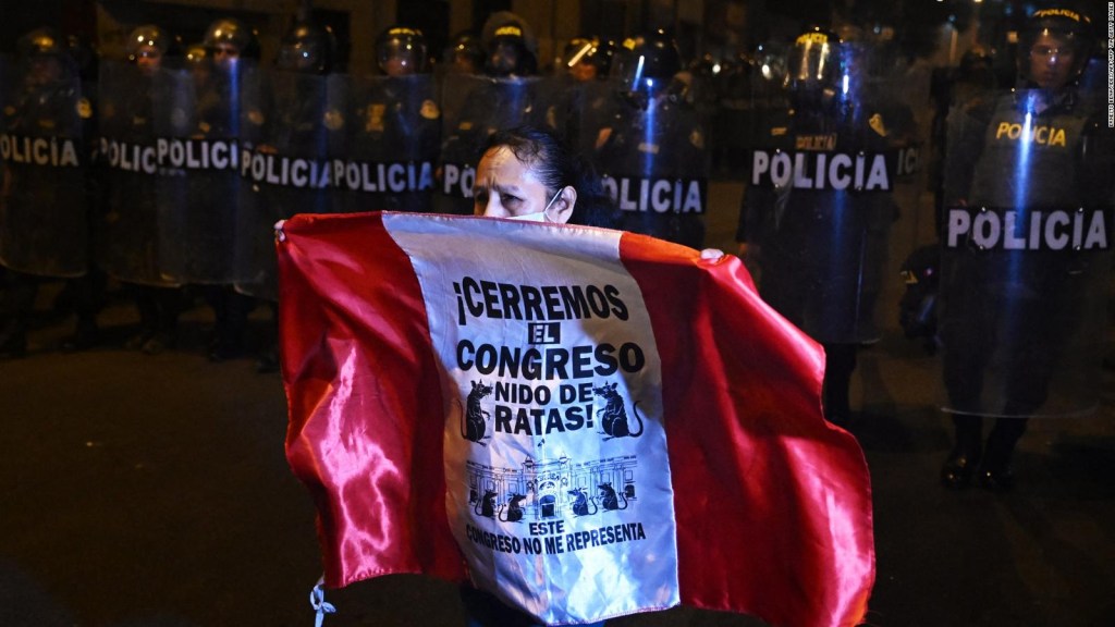 Perú sumido en la crisis: Congreso sigue sin definir adelanto de elecciones