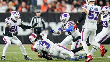 Damar Hamlin, jugador de los Bills de Buffalo, colapsa en el campo por un paro cardíaco: su estado es "crítico"