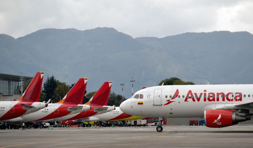 Hallan dos cuerpos en avión de Avianca que aterrizó en Bogotá