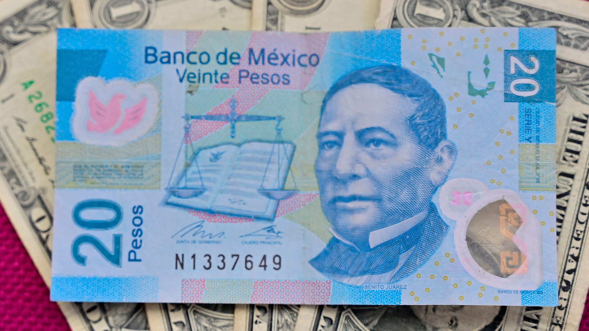 Tres factores que fortalecen al peso mexicano frente al dólar