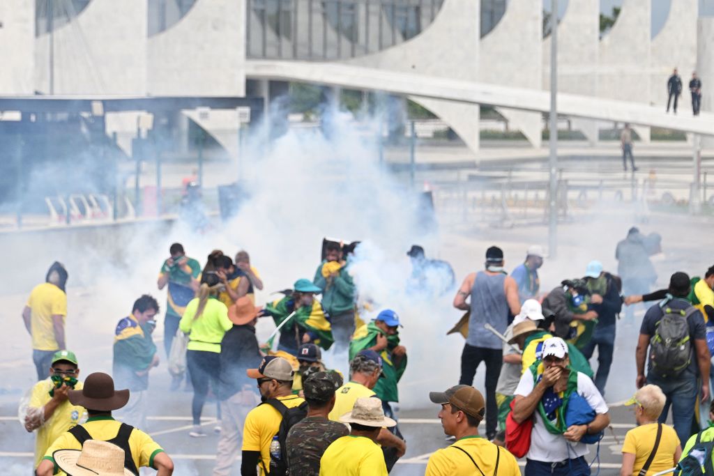 La Policía De Brasil Detiene A 3 Personas Acusadas De Financiar Y ...