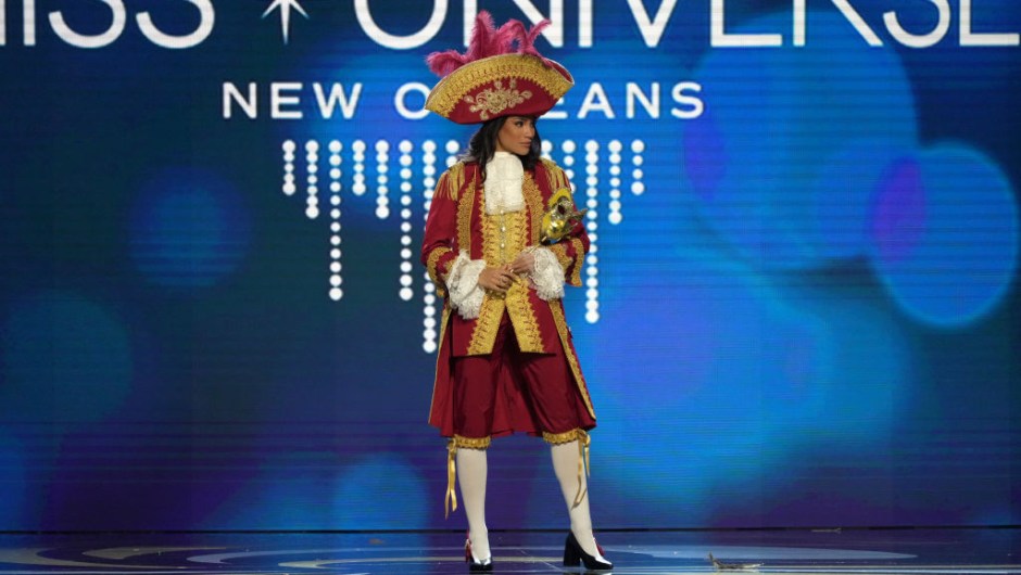 Miss Italia, Virginia Stablum, sube al escenario durante el 71º Concurso Nacional de Vestuario Miss Universo en el Centro de Convenciones Morial de Nueva Orleans el 11 de enero de 2023 en Nueva Orleans, Luisiana.