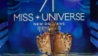 Miss Suiza, Alia Guindi, sube al escenario durante el 71º Concurso Nacional de Vestuario Miss Universo en el Centro de Convenciones Morial de Nueva Orleans el 11 de enero de 2023 en Nueva Orleans, Luisiana. (Foto de Josh Brasted/Getty Images)