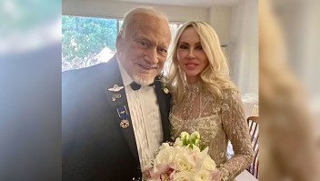 El astronauta retirado Buzz Aldrin contrajo matrimonio.