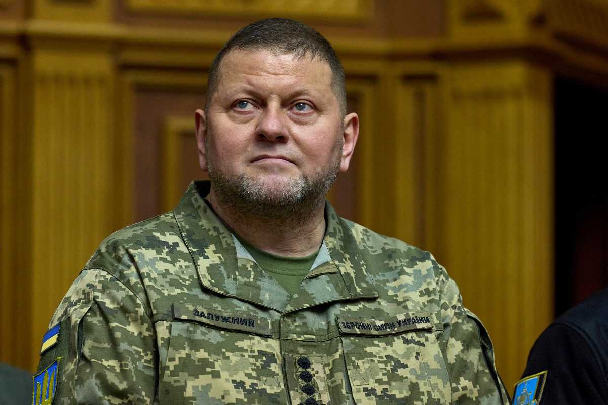 Armadas de Ucrania, Valerii Zaluzhnyi, asiste a una sesión del Parlamento de Ucrania en Kyiv, Ucrania, el 28 de diciembre. (Servicio de Prensa Presidencial de Ucrania/Reuters)