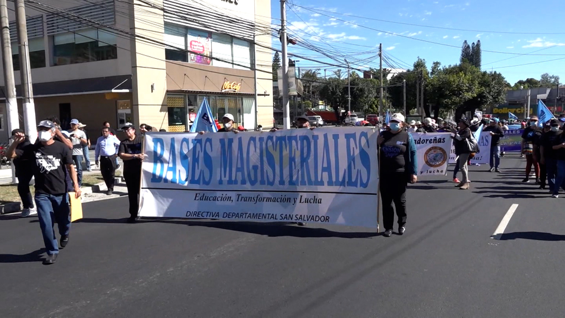 Sindicatos piden reformas a nueva ley de pensiones de El Salvador