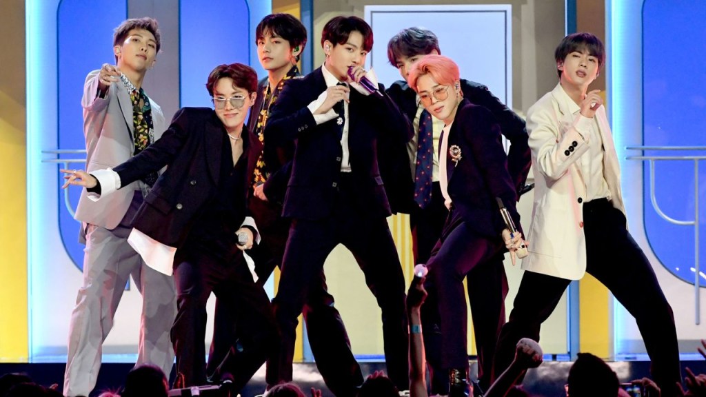 BTS se presenta en el escenario durante los Billboard Music Awards 2019, en el MGM Grand Garden Arena en Las Vegas, el 1 de mayo de 2019. (Crédito: Kevin Winter/Getty Images)