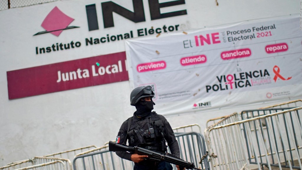 con el arriesgo la democracia de mexico "Plan B" reforma electoral?