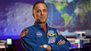 Este hispano es ahora el jefe de astronautas de la NASA