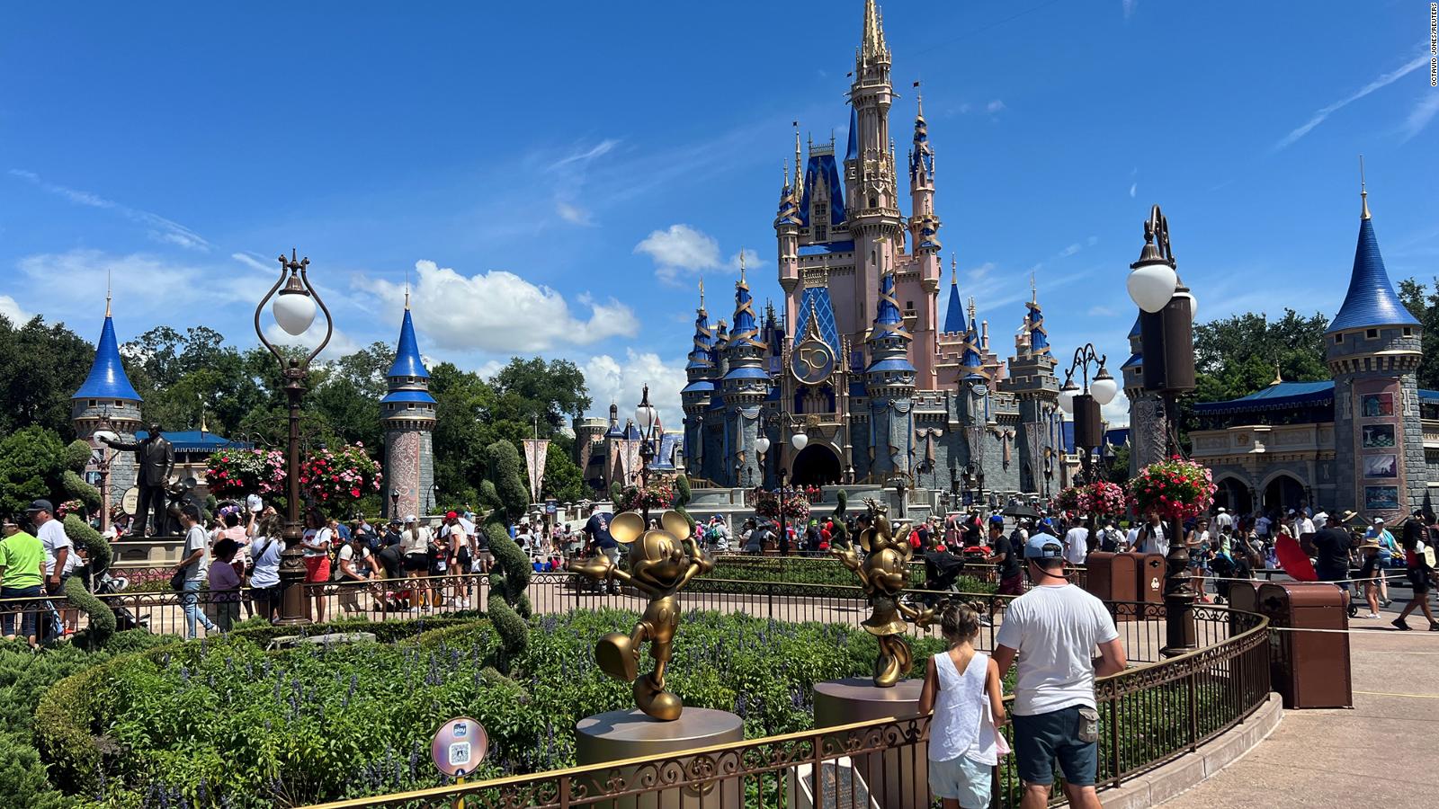 Disney anuncia la pérdida de 7.000 puestos de trabajo en todo el mundo |  Video