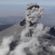 Volcán Popocatépetl de México arroja ceniza, humo y gases