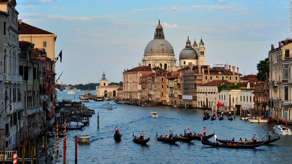 Venezia inizia il suo tradizionale carnevale