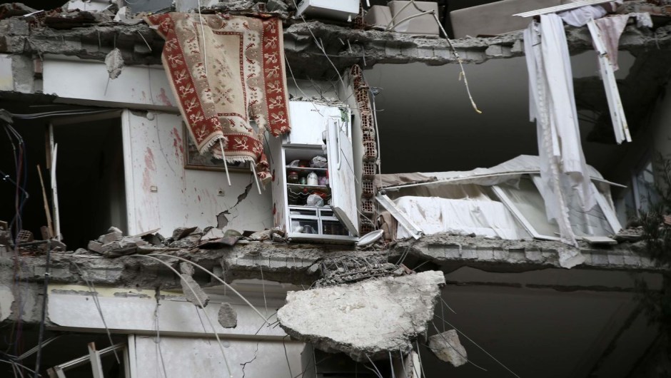 Así quedó un edificio destruido en Adana. (Eren Bozkurt/Anadolu Agency/Getty Images)