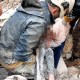 Conmovedores rescates de niños de las ruinas en Siria
