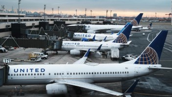 ¿Por qué impondrían una multa a United Airlines?