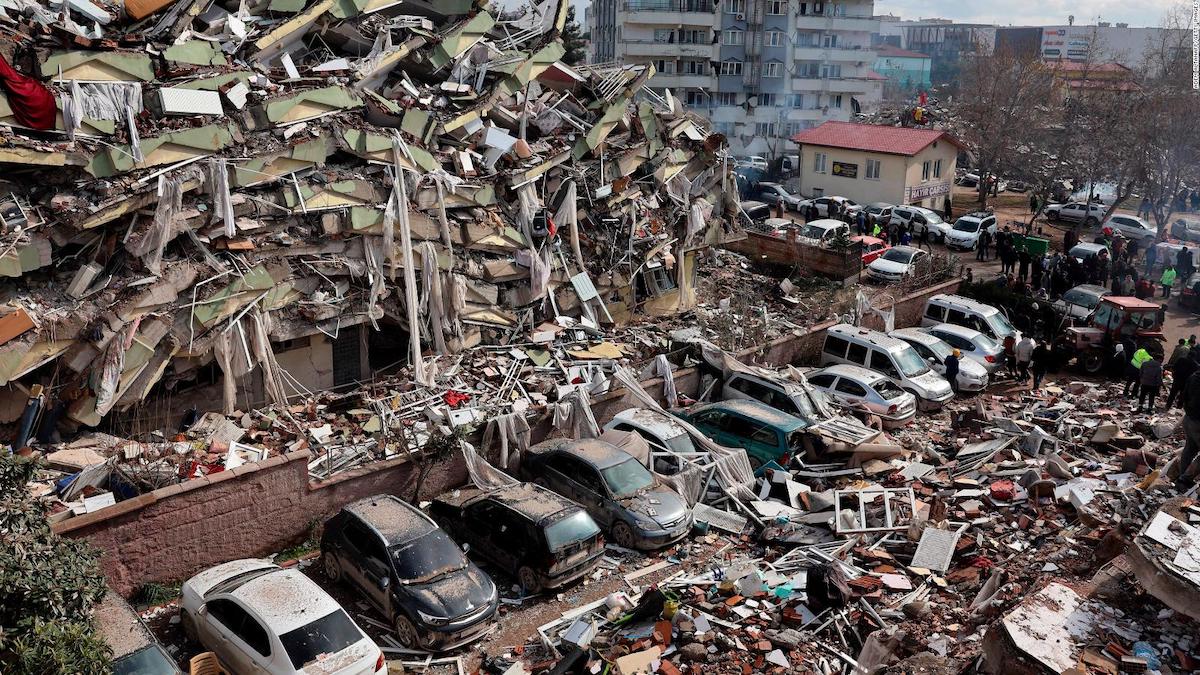 Daños causados por el terremoto en Turquía superan los 100 mil millones