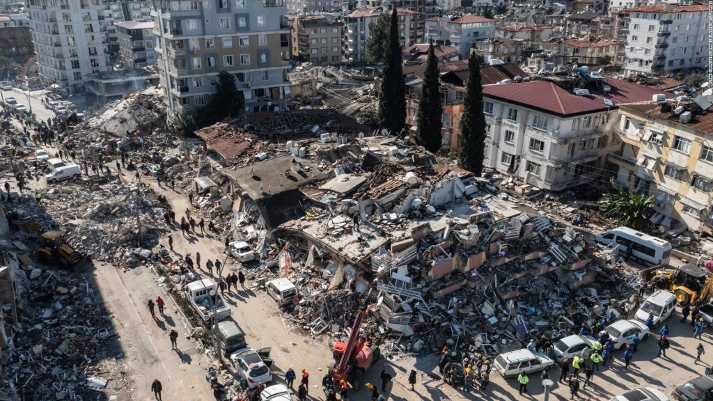 Dron registra la desgarradora escena tras el terremoto en Turquía