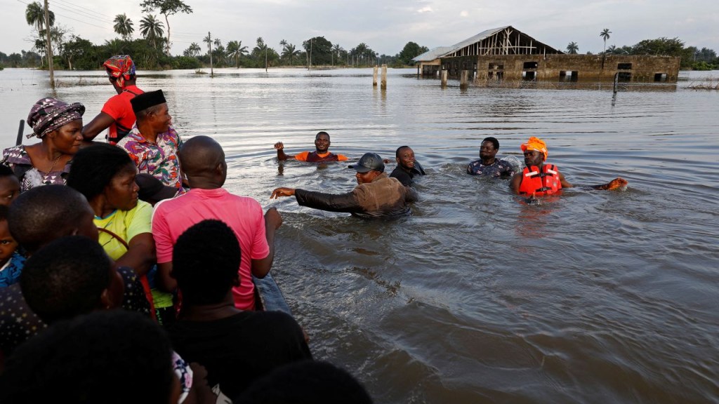 Las devastadoras inundaciones de Nigeria en 2022 aumentaron en un 80% debido al cambio climático. (Crédito: Temilade Adelaja/Reuters)