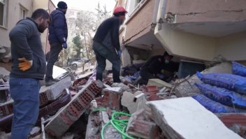 Equipo de CNN en Antakya es testigo de las operaciones de rescate