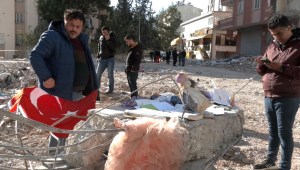 La gente de Turquía recuerda a los que perdieron la vida en el terremoto
