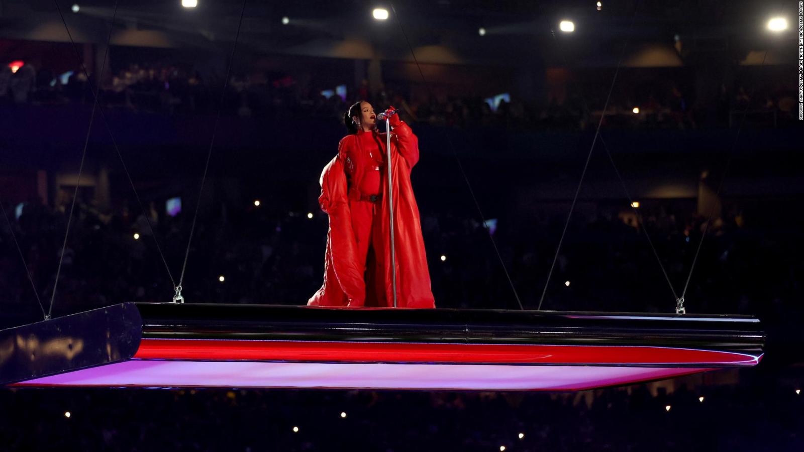 Rihanna y su espectacular show en el medio tiempo del Super Bowl