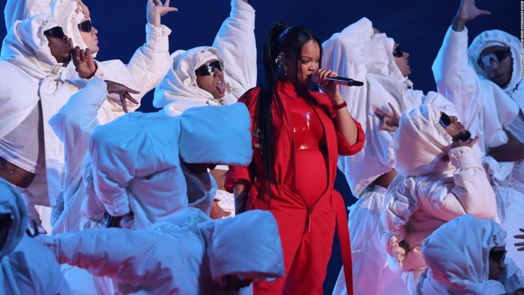 Gran show y anuncio de embarazo: así fue el show de Rihanna