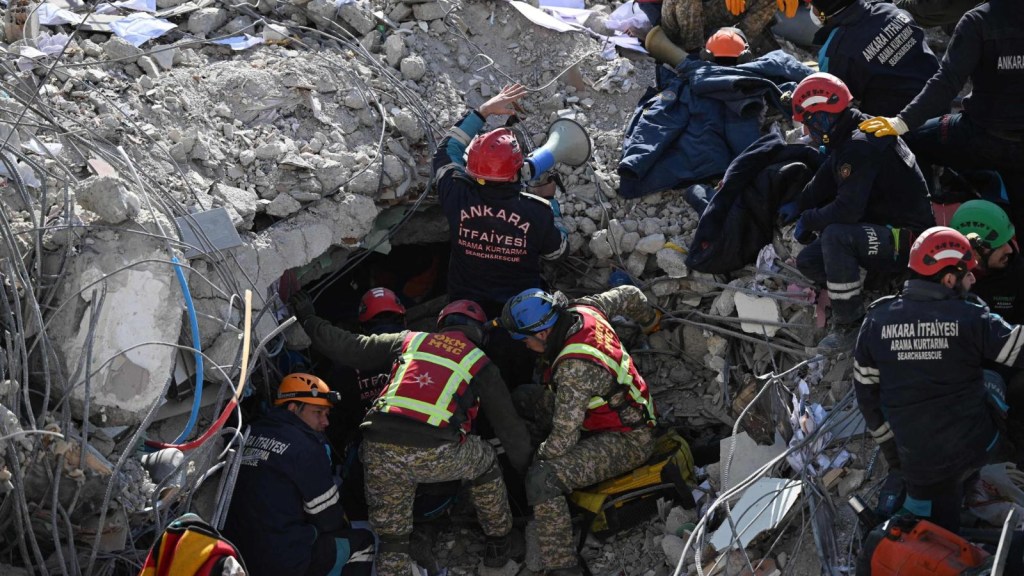 Three people are rescued 198 hours following the earthquake