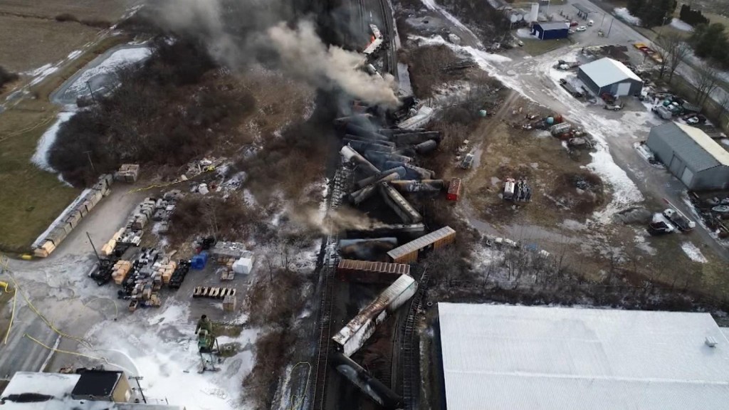 They monitor the air in Ohio after the derailment of a train