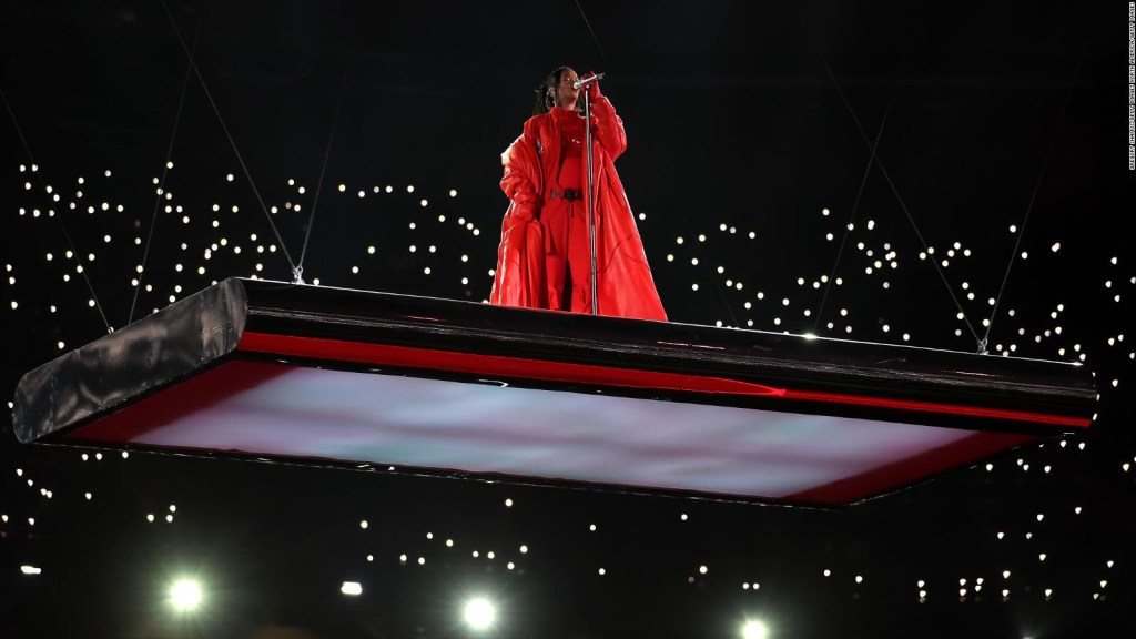 Rihanna and technology conquer the Super Bowl