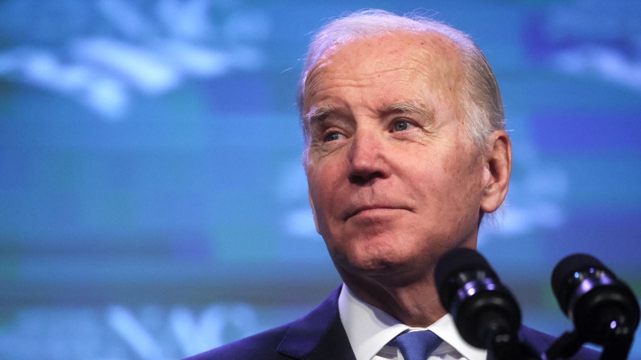 La edad de Biden es un tema polémico, ya que pretende prolongar su