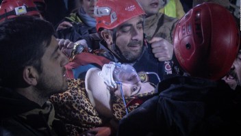 Desesperación y milagros prevalecen en Turquía luego del terremoto