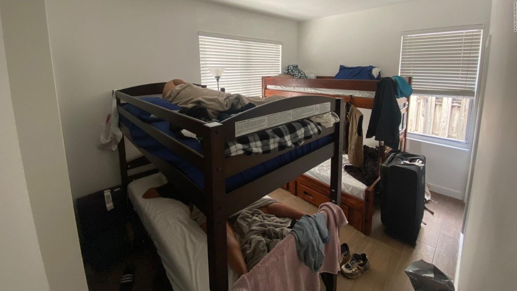 El alto precio que pagan por compartir cuarto con cuatro personas en Miami Beach