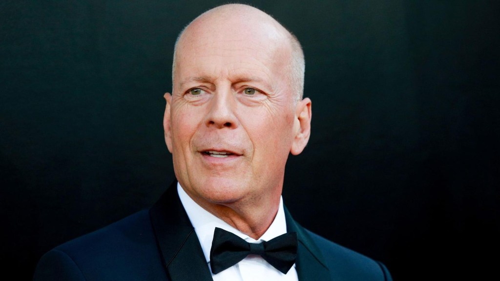 "podría ser una maldición"dice médico sobre la enfermedad que sufre Bruce Willis