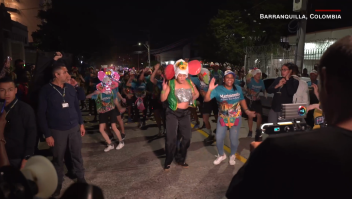 Bailando en las calles, Verónica Alcocer se une al Carnaval de Barranquilla