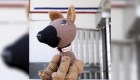 Prisioneros de Santa Martha Acatitla tejen peluches de la perra rescatista que murió en Turquía