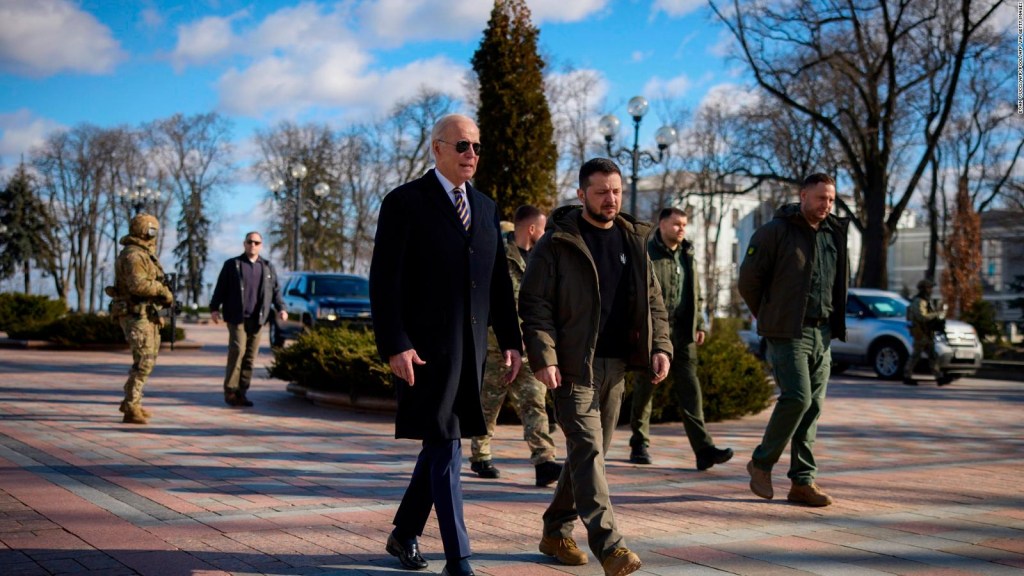 Culpan a Biden en Washington por visitar Ucrania