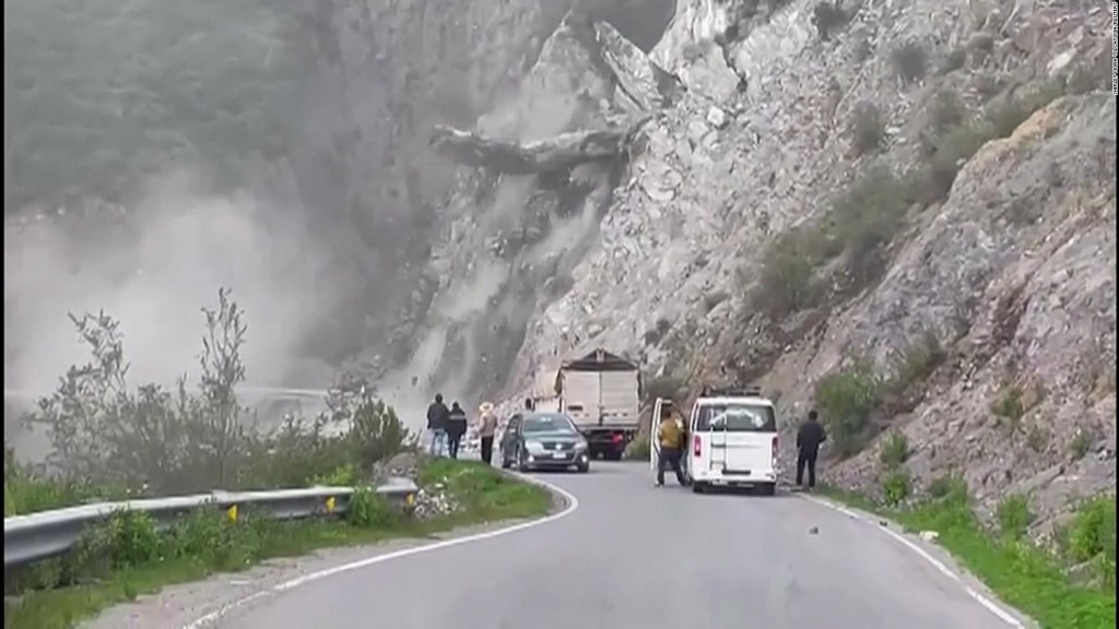 A terrible landslide occurred on a highway in Peru