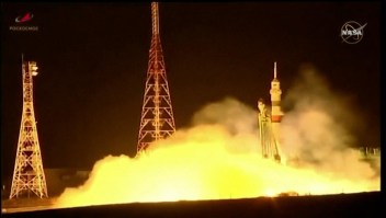 La nave rusa Soyuz ayudará a astronautas varados en la EEI