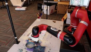 El nuevo robot que pinta y está inspirado en Frida Kahlo