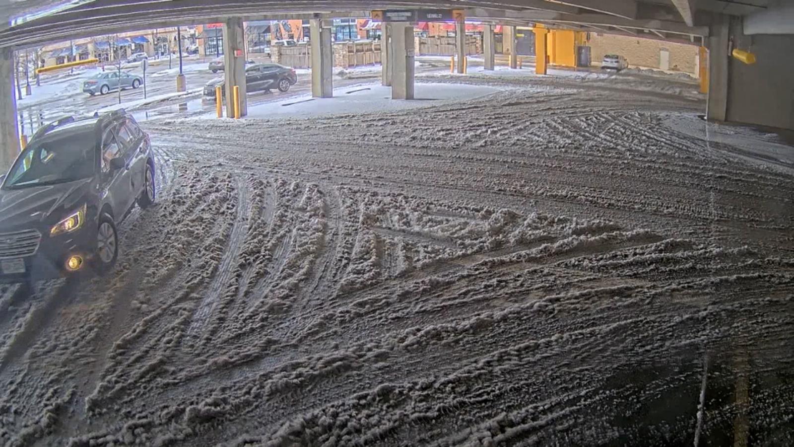 Część parkingu w Milwaukee zawaliła się pod ciężarem śniegu