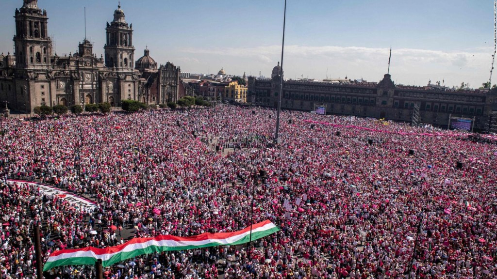 "Mi voto no se toca": mexicanos protestan contra reforma electoral