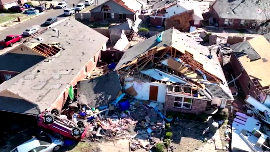 Ciclones dejan destrucción y decenas de heridos en Kansas y Oklahoma