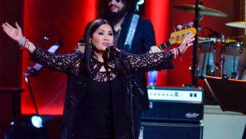 Ana Gabriel recibe criticas durante concierto en Los Ángeles