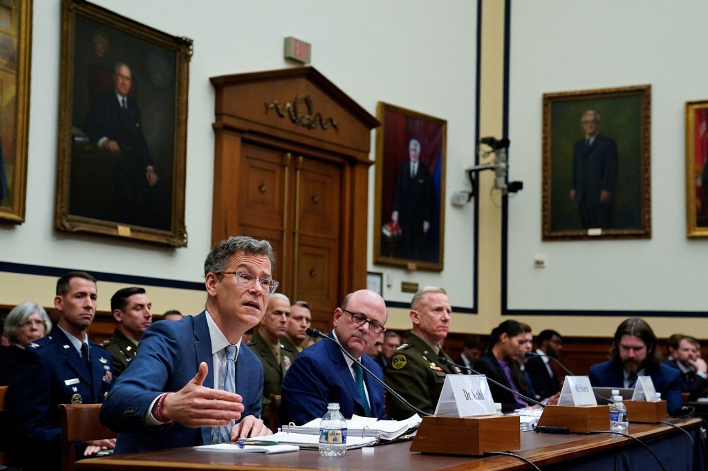 Colin Kahl, subsecretario de Defensa para Política, declara durante una audiencia de la Comisión de Servicios Armados de la Cámara de Representantes el 28 de febrero. (Crédito: Elizabeth Frantz/Reuters)
