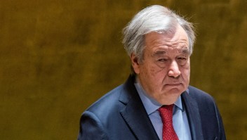El secretario general de la Organización de las Naciones Unidas, Antonio Guterres, participa en un minuto de silencio por las víctimas del terremoto en Turquía y Siria durante la 58ª sesión plenaria en la sede de la ONU en Nueva York. (Crédito: Eduardo Munoz/Reuters)